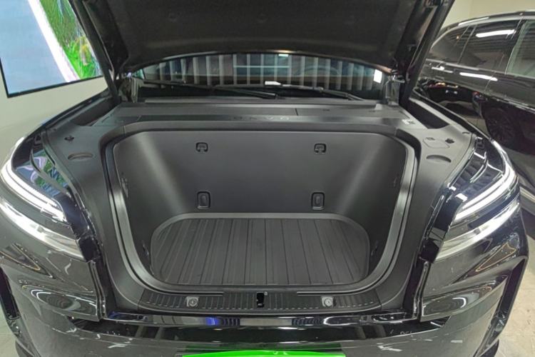 Used ONVO Luxeed L90 2025 Model—Ultra Six-Seater Version Engine Bay