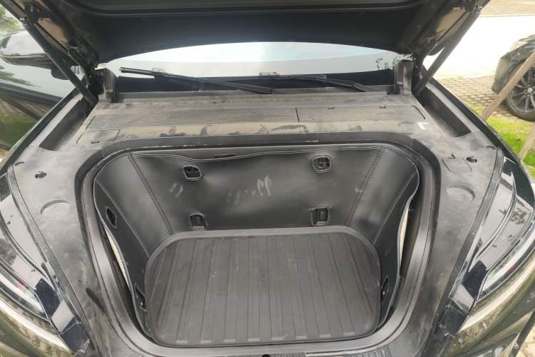 Used ONVO Luxeed L90 2025 Model—Ultra Six-Seater Version Engine Bay