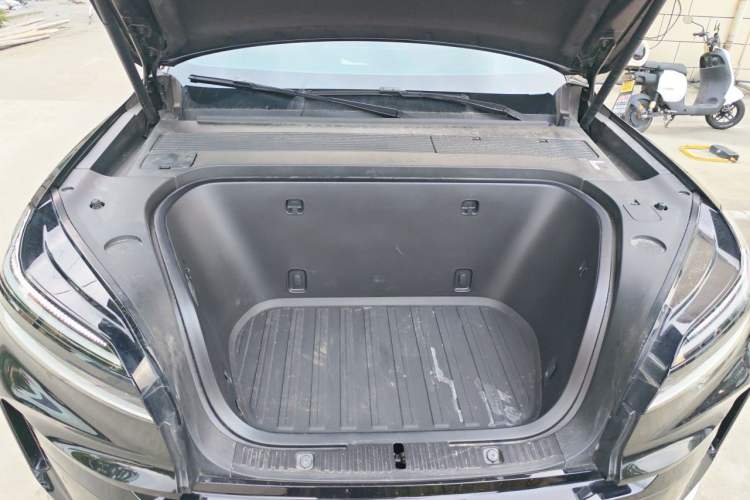 Used ONVO Luxeed L90 2025 Model—Max Six-Seater Version Engine Bay