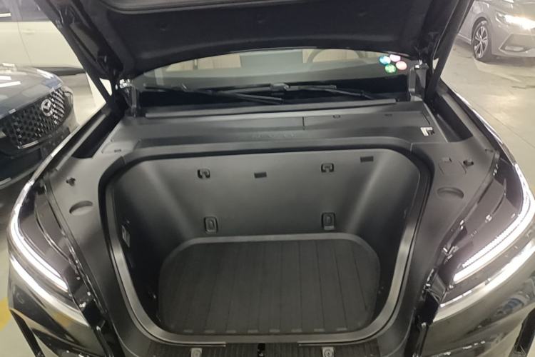 Used ONVO Luxeed L90 2025 Model—Ultra Six-Seater Version Engine Bay