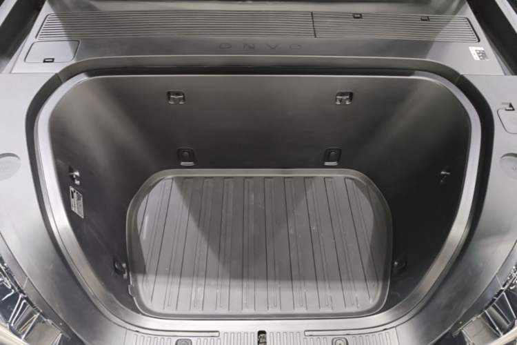 Used ONVO Luxeed L90 2025 Model—Max Six-Seater Version Engine Bay