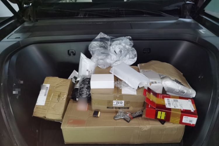Used ONVO Luxeed L90 2025 Model—Black Knight Special Edition—Six-Seater Engine Bay