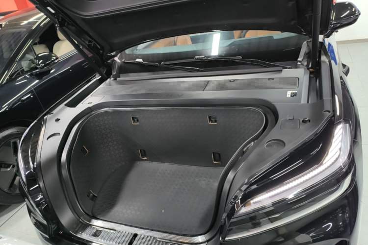 Used ONVO Luxeed L90 2025 Model—Ultra Six-Seater Version Engine Bay