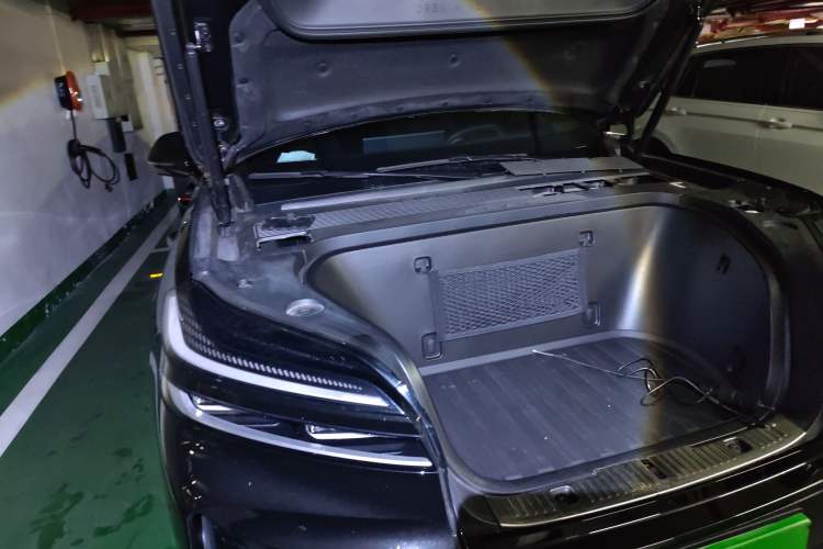 Used ONVO Luxeed L90 2025 Model—Ultra Six-Seater Version Engine Bay Right