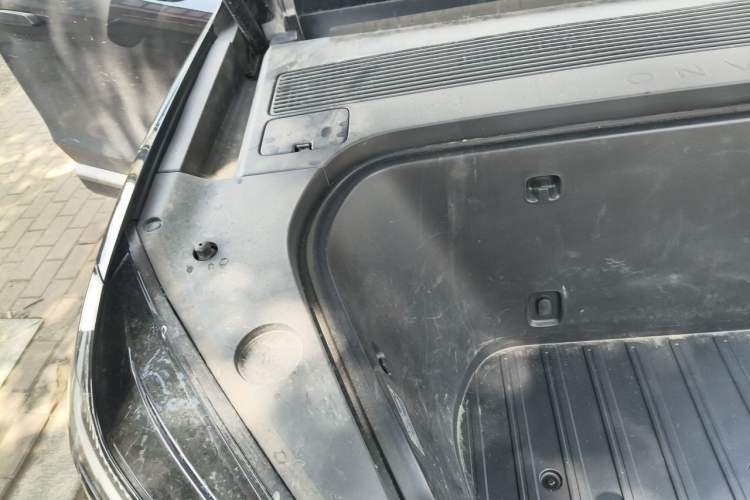 Used ONVO Luxeed L90 2025 Model—Max Six-Seater Version Engine Bay Right