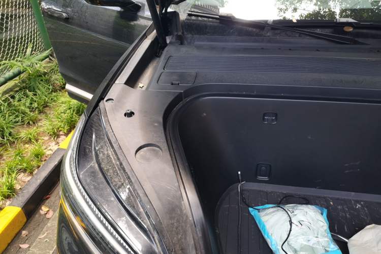 Used ONVO Luxeed L90 2025 Model—Max Six-Seater Version Engine Bay Right