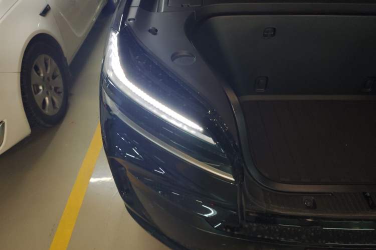 Used ONVO Luxeed L90 2025 Model—Max Six-Seater Version Engine Bay Right