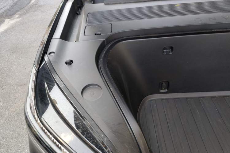Used ONVO Luxeed L90 2025 Model—Max Six-Seater Version Engine Bay Right