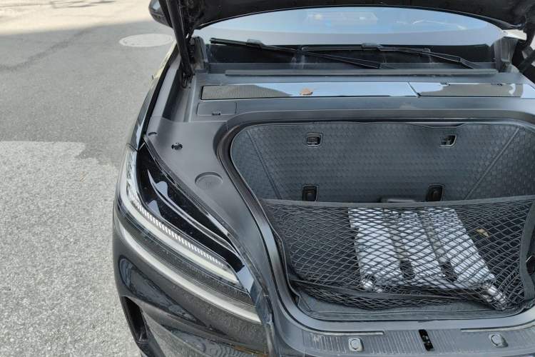 Used ONVO Luxeed L90 2025 Model—Max Six-Seater Version Engine Bay Right