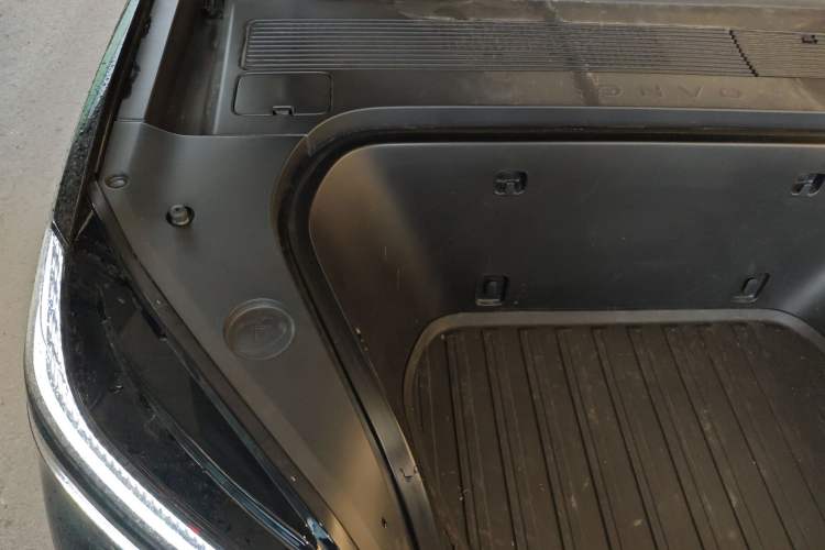 Used ONVO Luxeed L90 2025 Model—Pro Seven-Seater Version Engine Bay Right