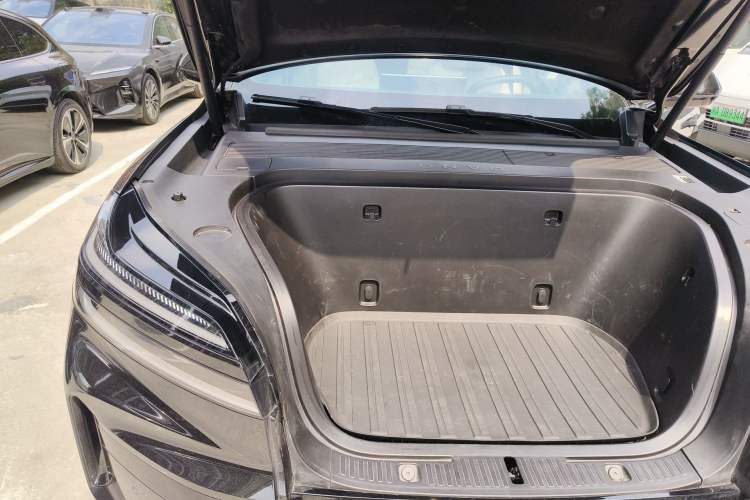 Used ONVO Luxeed L90 2025 Model—Ultra Six-Seater Version Engine Bay Right