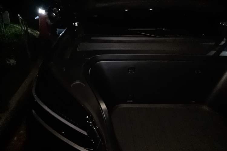 Used ONVO Luxeed L90 2025 Model—Max Six-Seater Version Engine Bay Right