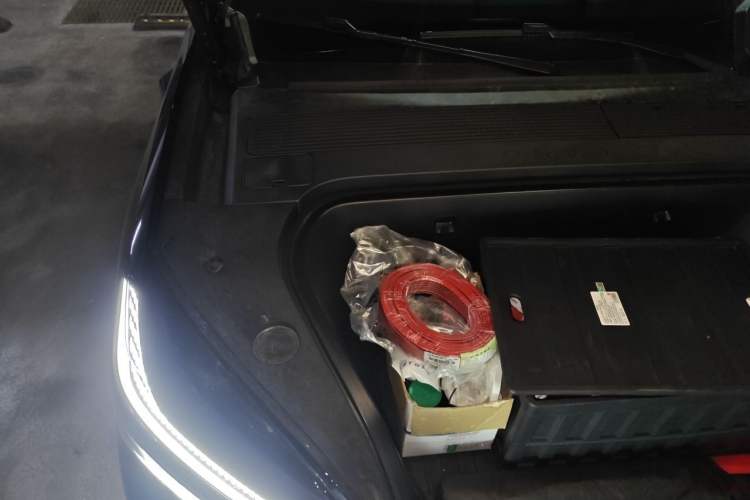 Used ONVO Luxeed L90 2025 Model—Max Six-Seater Version Engine Bay Right