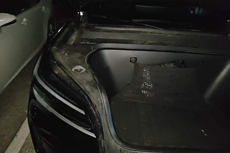 Used ONVO Luxeed L90 2025 Model—Max Six-Seater Version Engine Bay Right