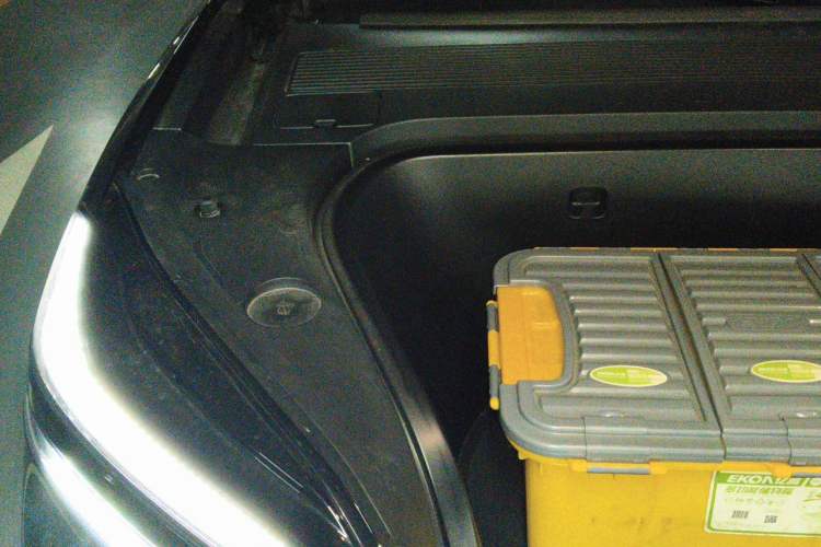 Used ONVO Luxeed L90 2025 Model—Max Six-Seater Version Engine Bay Right