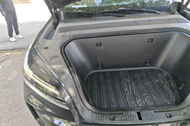 Used ONVO Luxeed L90 2025 Model—Ultra Six-Seater Version Engine Bay Right