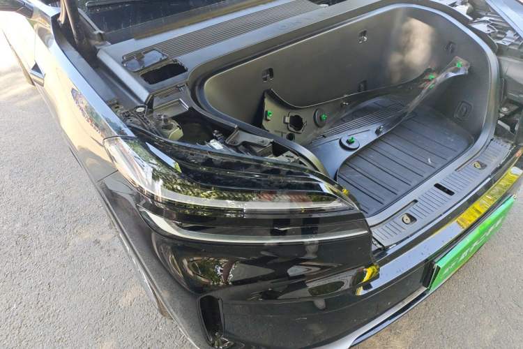 Used ONVO Luxeed L90 2025 Model—Max Six-Seater Version Engine Bay Right