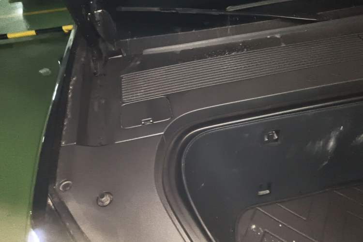 Used ONVO Luxeed L90 2025 Model—Max Six-Seater Version Engine Bay Right