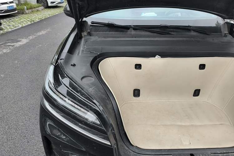 Used ONVO Luxeed L90 2025 Model—Ultra Six-Seater Version Engine Bay Right