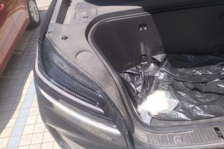 Used ONVO Luxeed L90 2025 Model—Ultra Six-Seater Version Engine Bay Right