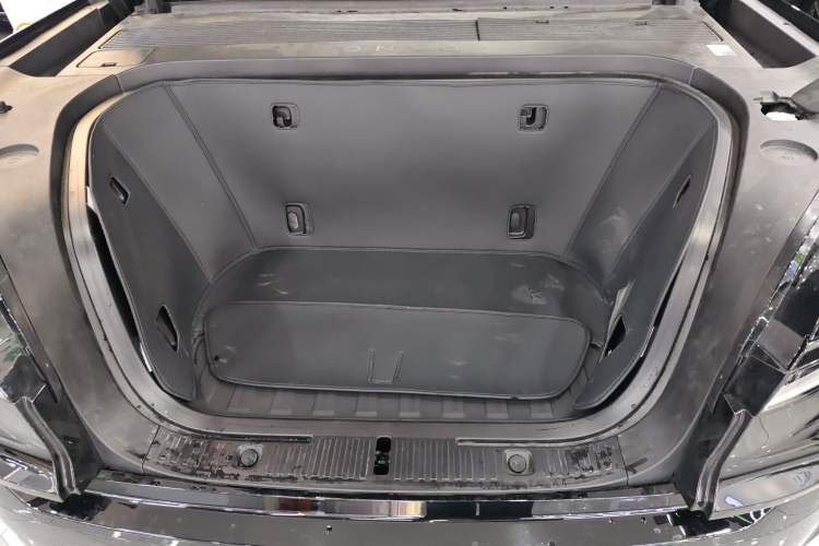 Used ONVO Luxeed L90 2025 Model—Max Six-Seater Version Engine Bay