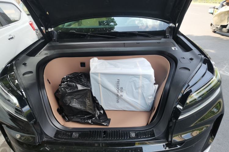 Used ONVO Luxeed L90 2025 Model—Ultra Six-Seater Version Engine Bay