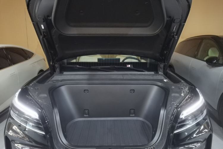 Used ONVO Luxeed L90 2025 Model—Ultra Six-Seater Version Engine Bay