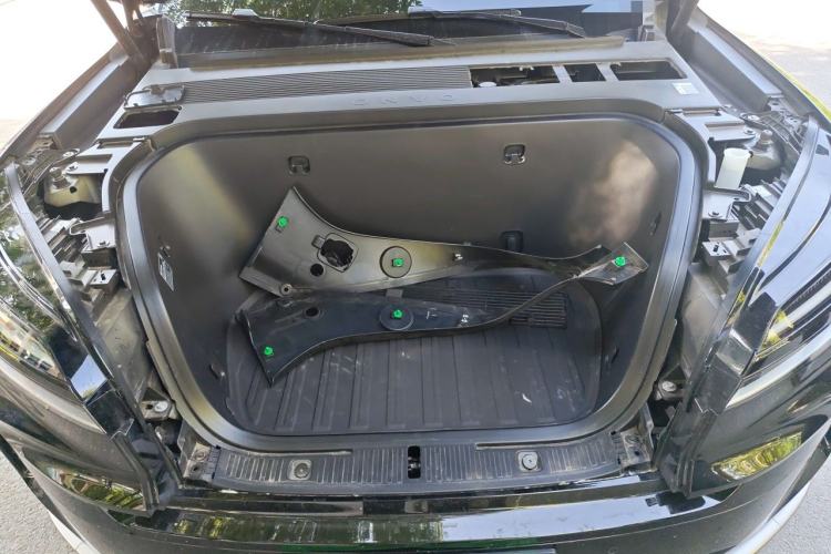 Used ONVO Luxeed L90 2025 Model—Max Six-Seater Version Engine Bay