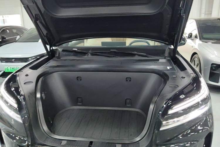 Used ONVO Luxeed L90 2025 Model—Max Six-Seater Version Engine Bay