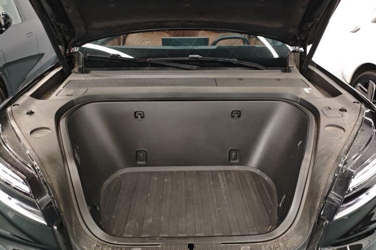 Used ONVO Luxeed L90 2025 Model—Max Six-Seater Version Engine Bay