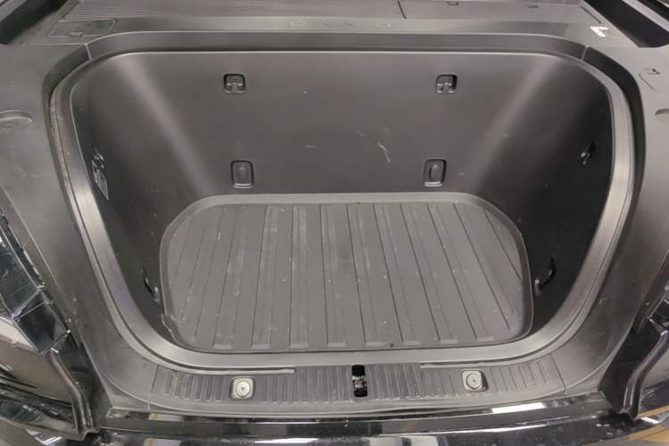 Used ONVO Luxeed L90 2025 Model—Ultra Six-Seater Version Engine Bay