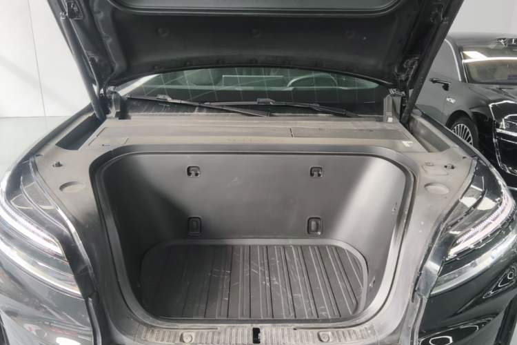 Used ONVO Luxeed L90 2025 Model—Max Six-Seater Version Engine Bay