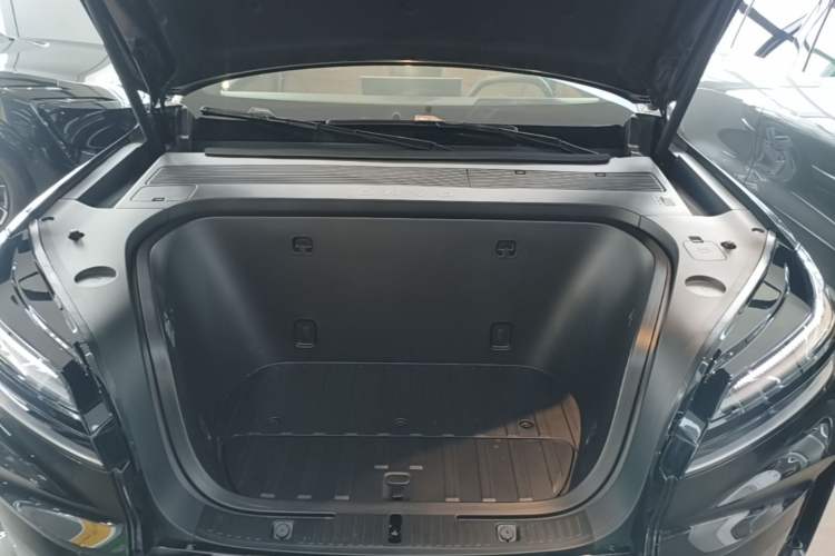 Used ONVO Luxeed L90 2025 Model—Max Six-Seater Version Engine Bay