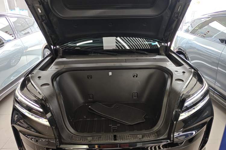 Used ONVO Luxeed L90 2025 Model—Ultra Six-Seater Version Engine Bay