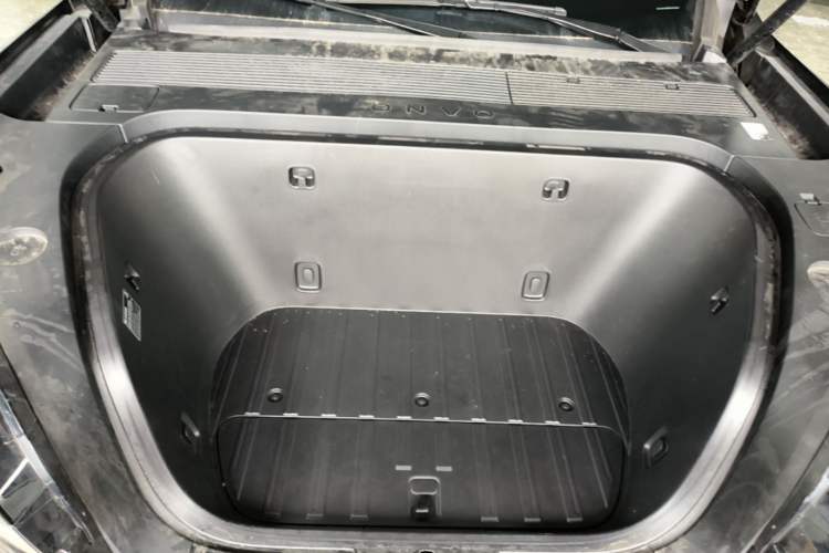 Used ONVO Luxeed L90 2025 Model—Max Six-Seater Version Engine Bay