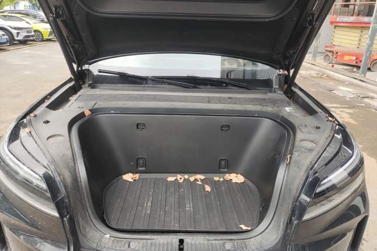 Used ONVO Luxeed L90 2025 Model—Ultra Six-Seater Version Engine Bay
