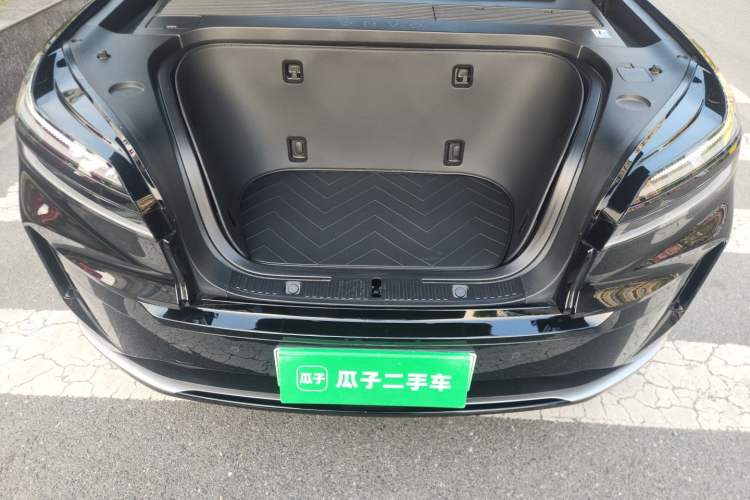 Used ONVO Luxeed L90 2025 Model—Max Six-Seater Version Engine Bay