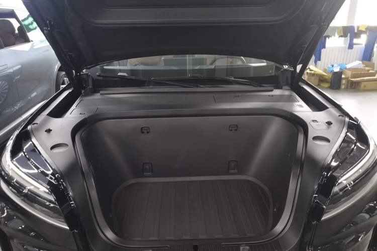 Used ONVO Luxeed L90 2025 Model—Max Six-Seater Version Engine Bay