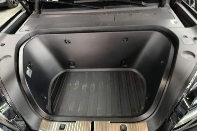 Used ONVO Luxeed L90 2025 Model—Max Six-Seater Version Engine Bay