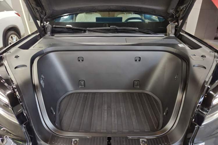 Used ONVO Luxeed L90 2025 Model—Ultra Six-Seater Version Engine Bay