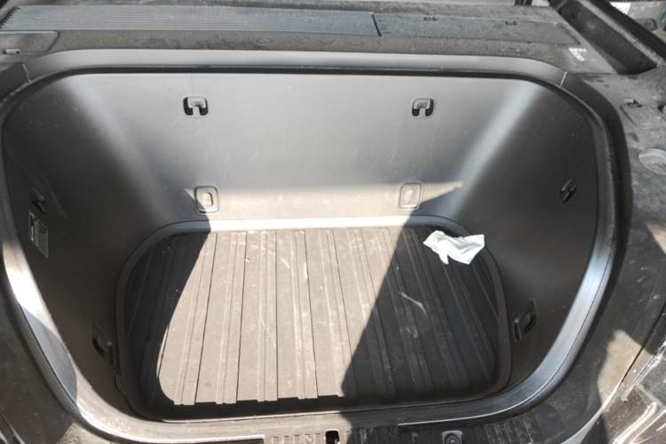 Used ONVO Luxeed L90 2025 Model—Max Six-Seater Version Engine Bay