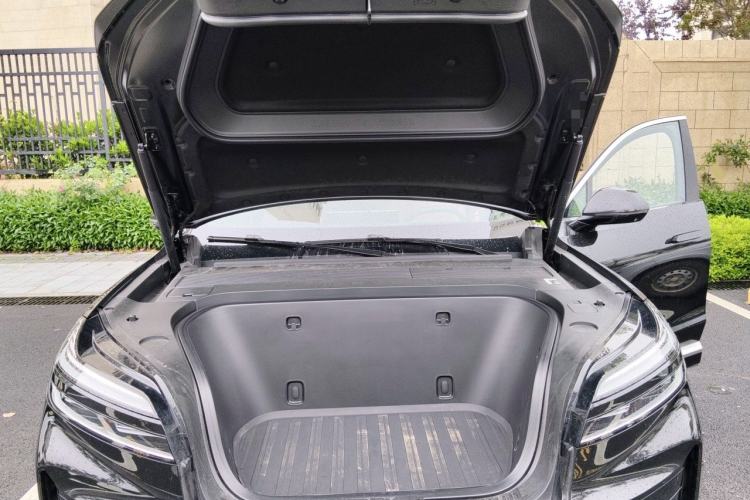 Used ONVO Luxeed L90 2025 Model—Max Six-Seater Version Engine Bay