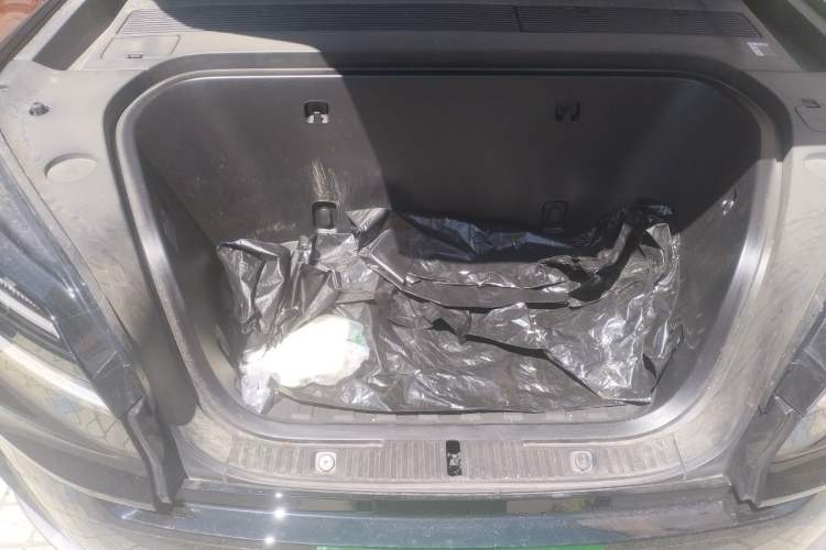 Used ONVO Luxeed L90 2025 Model—Ultra Six-Seater Version Engine Bay