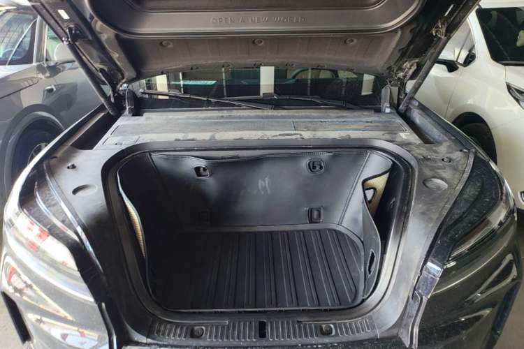 Used ONVO Luxeed L90 2025 Model—Ultra Six-Seater Version Engine Bay