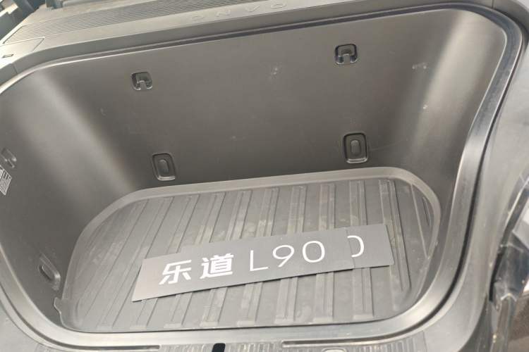 Used ONVO Luxeed L90 2025 Model—Black Knight Special Edition—Six-Seater Engine Bay