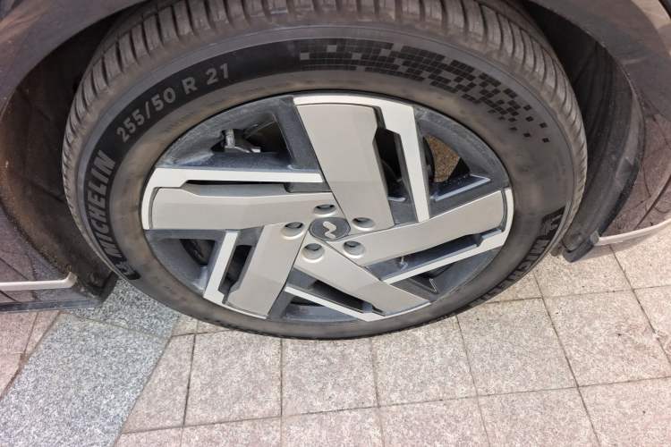 Used ONVO Luxeed L90 2025 Model—Ultra Six-Seater Version Exterior 1