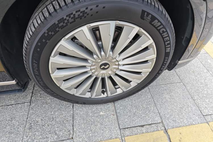 Used ONVO Luxeed L90 2025 Model—Ultra Six-Seater Version Exterior 1