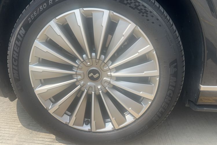 Used ONVO Luxeed L90 2025 Model—Ultra Six-Seater Version Exterior 2