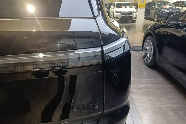 Used ONVO Luxeed L90 2025 Model—Black Knight Special Edition—Six-Seater Exterior 3
