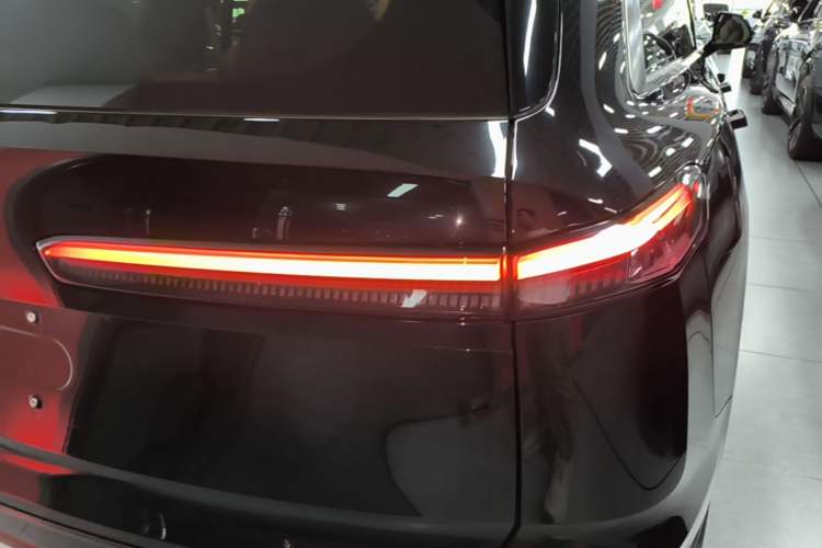 Used ONVO Luxeed L90 2025 Model—Ultra Six-Seater Version Exterior 3